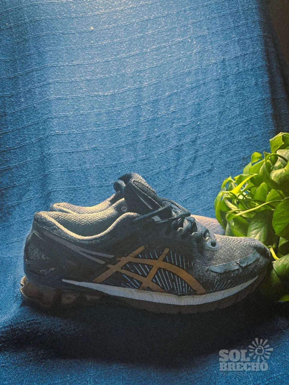 Asics Gel-Quantum preto e dourado