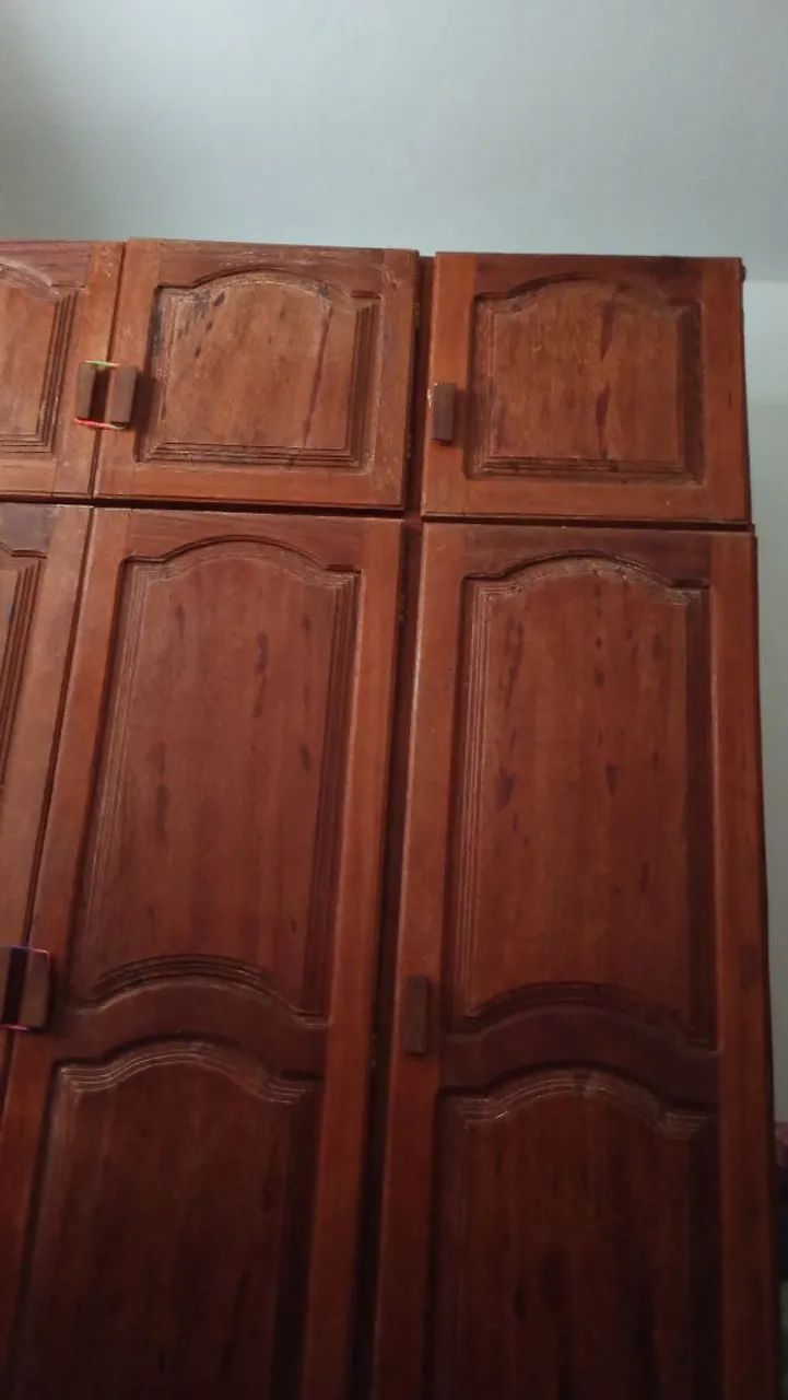 Guarda roupa de madeira pura.em perfeito estado - Foto 2