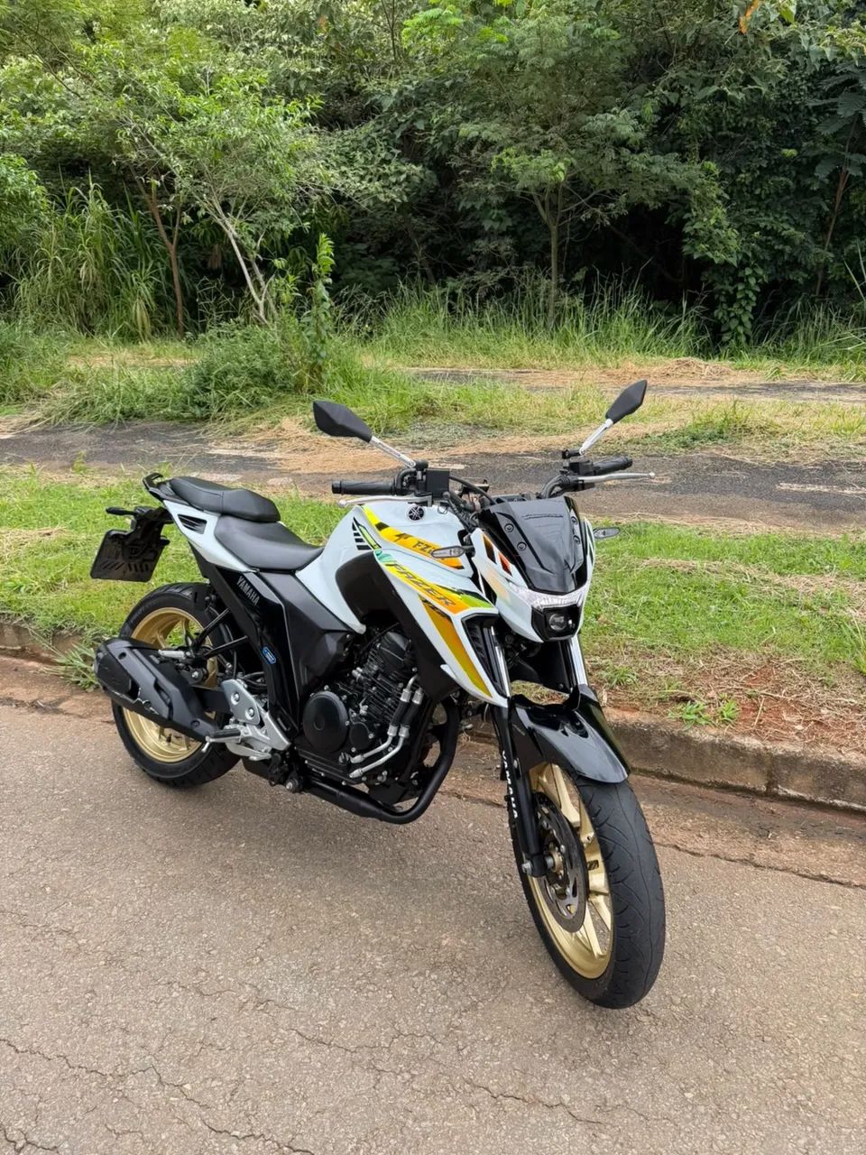 Fazer 250 branca  cartao até 21x 