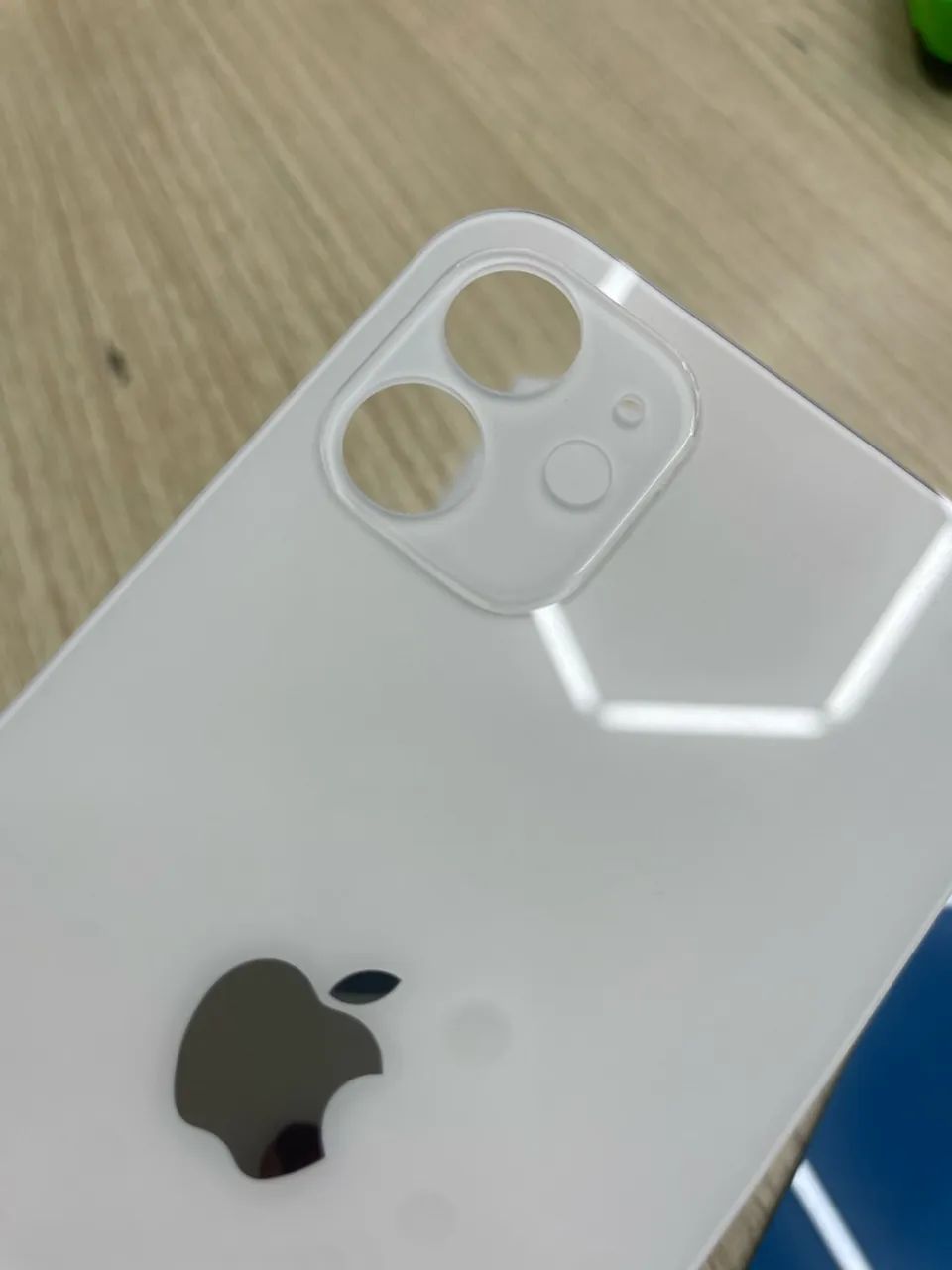 Trampa vidro traseiro iPhone 12 e 13 Branco azul  - Foto 2