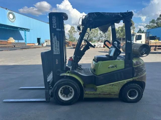 EMPILHADEIRA CLARK C25