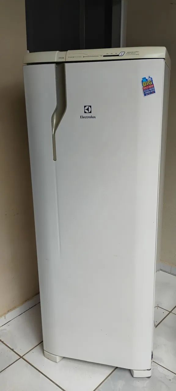 Uma geladeira Eletrolux 