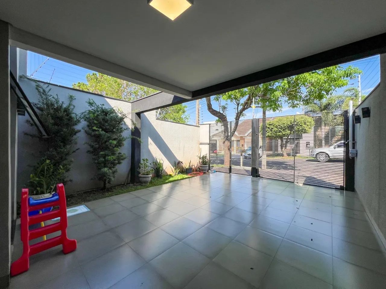 CASA MODERNA, CONFORTÁVEL E COMPLETA - Foto 4