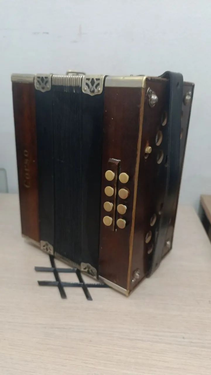 Acordeon oito baixos, colecionavel - Foto 3