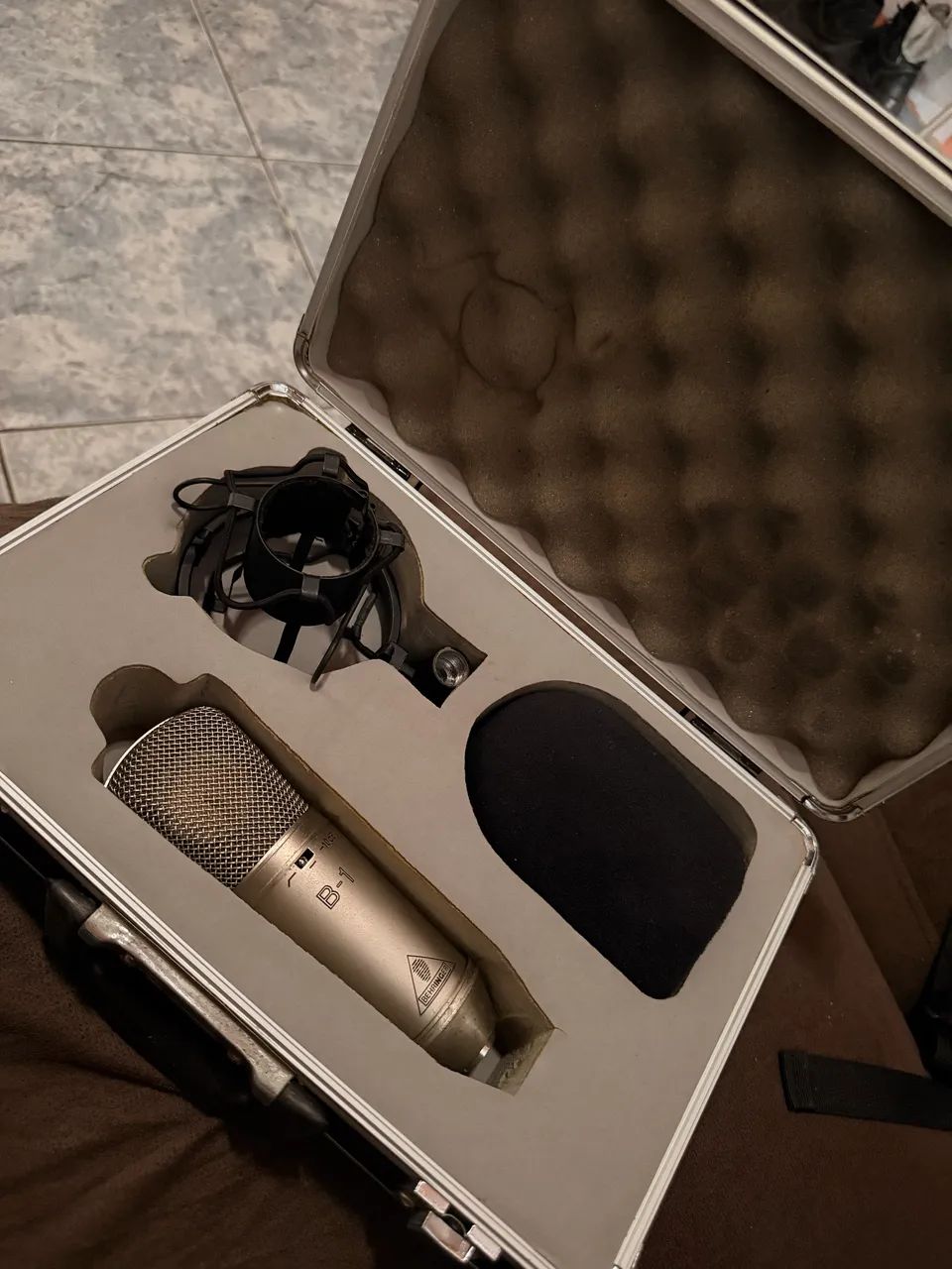 Microfone condensador Behringer B-1 + cabo XLR de brinde 