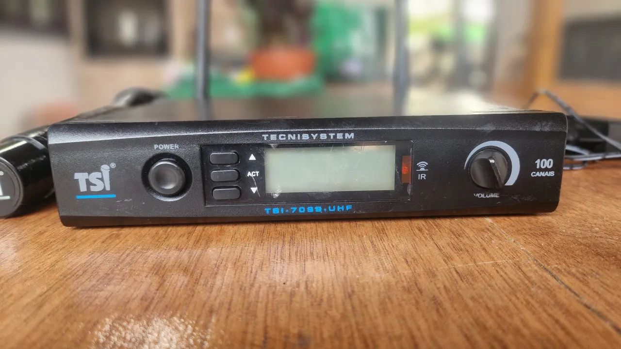 Microfone Sem Fio Tsi 7099-uhf Profissional De Mão - Foto 4