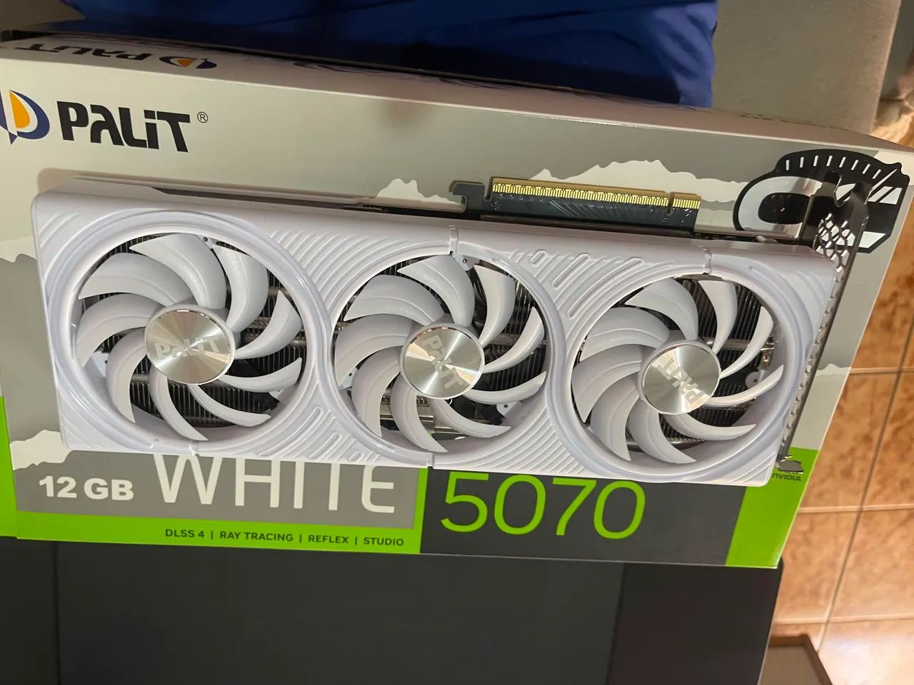 Rtx 5070 12 gb palit white  - Foto 2