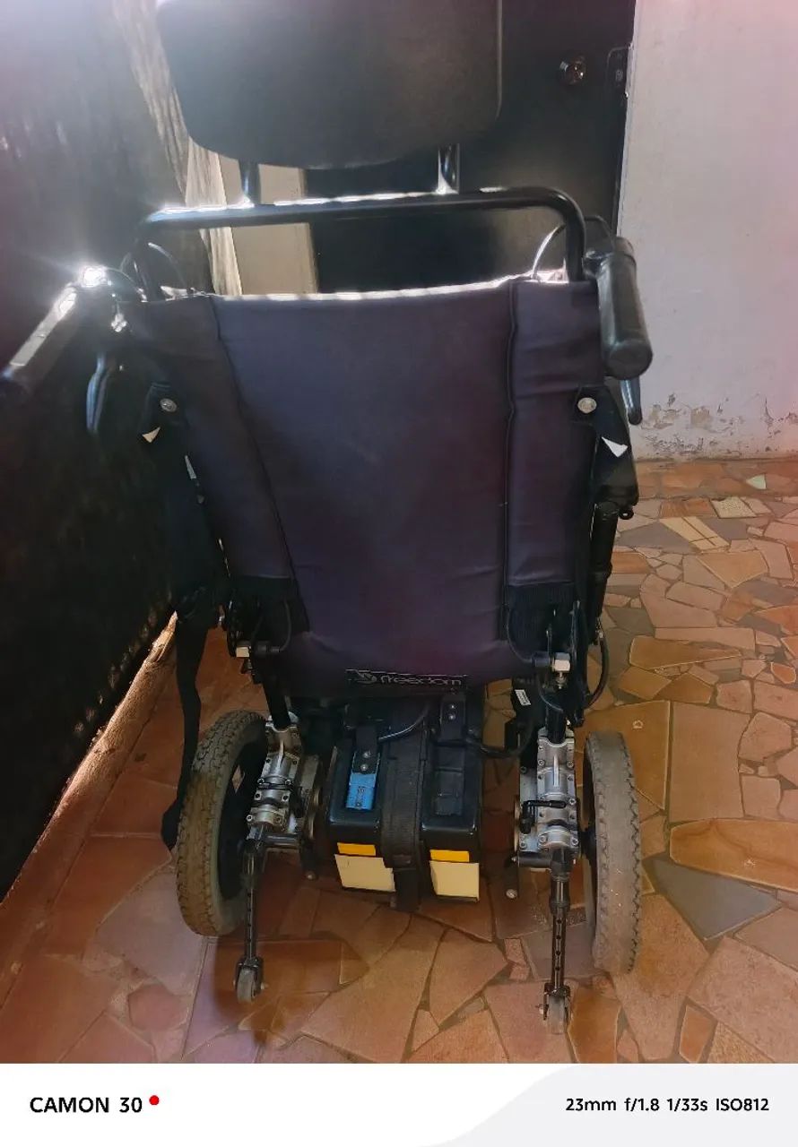 Cadeira de rodas elétrica freedom - Foto 5
