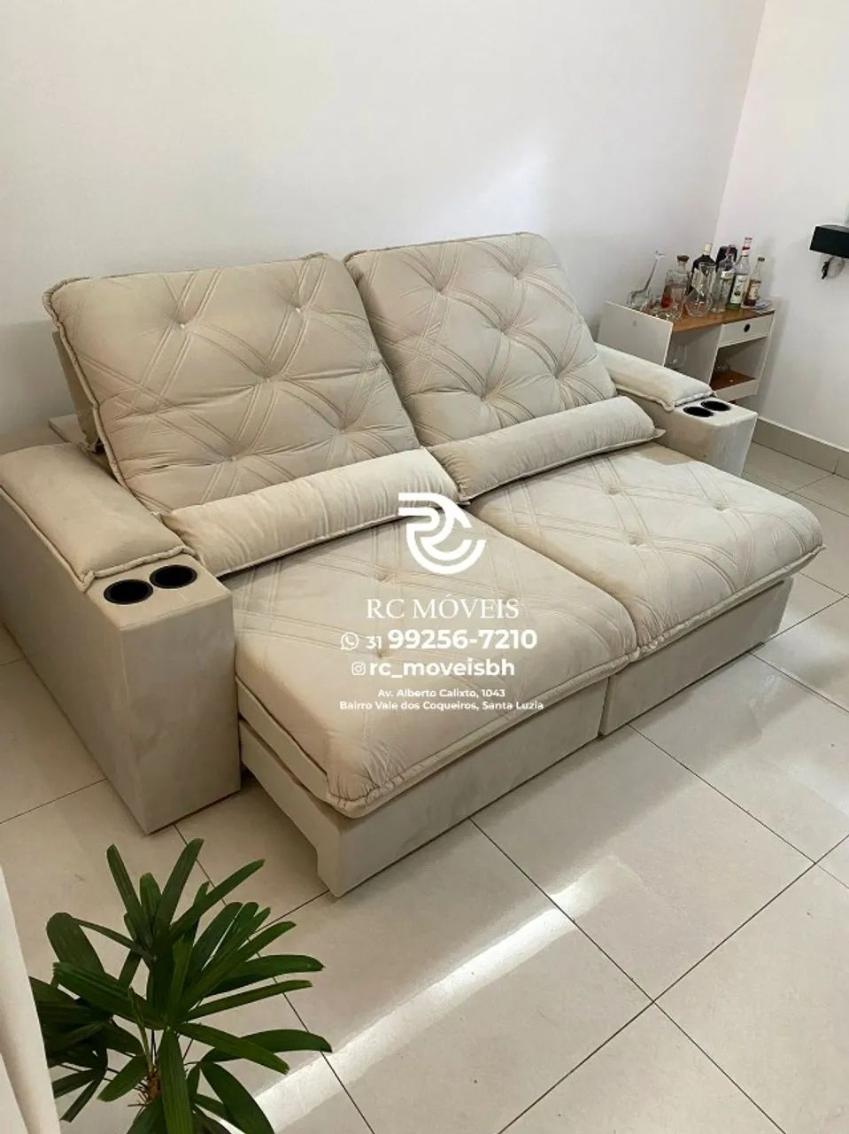 Sofá Retrátil Reclinável Cuiabá com Porta Copos D33 Molas Ensacadas - Foto 2