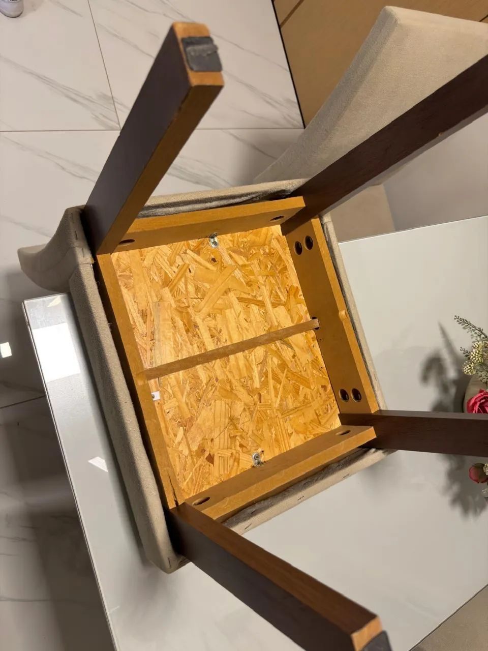 Vendo Mesa de Jantar com 4 Cadeiras - Excelente Estado - Foto 3