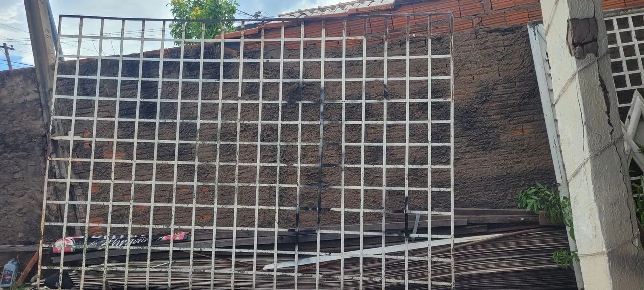 Portão quadrangular65675266533123121