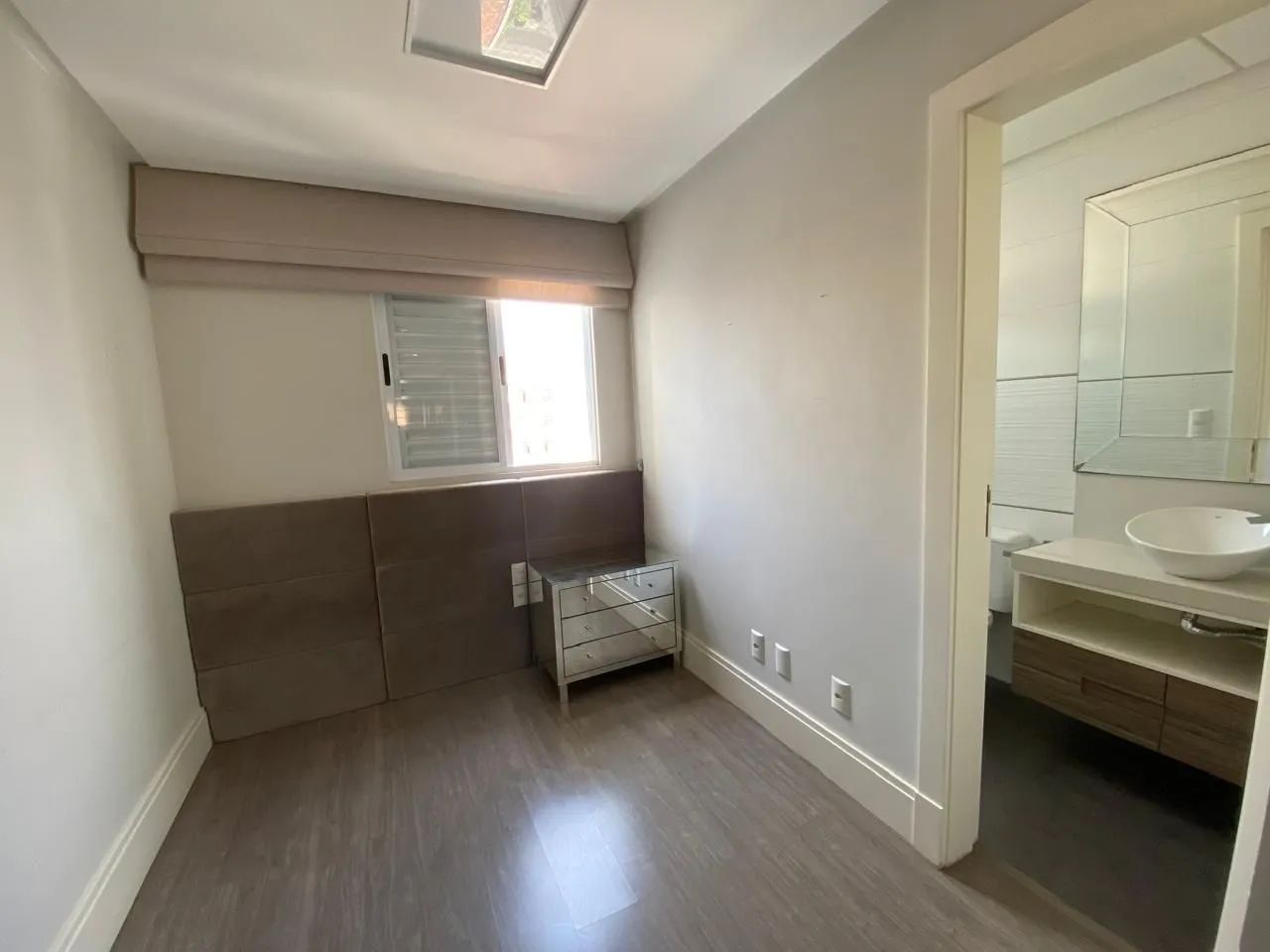 Lindo apto com 3 dormitórios semimobiliado no centro de Criciuma  SC - Foto 2