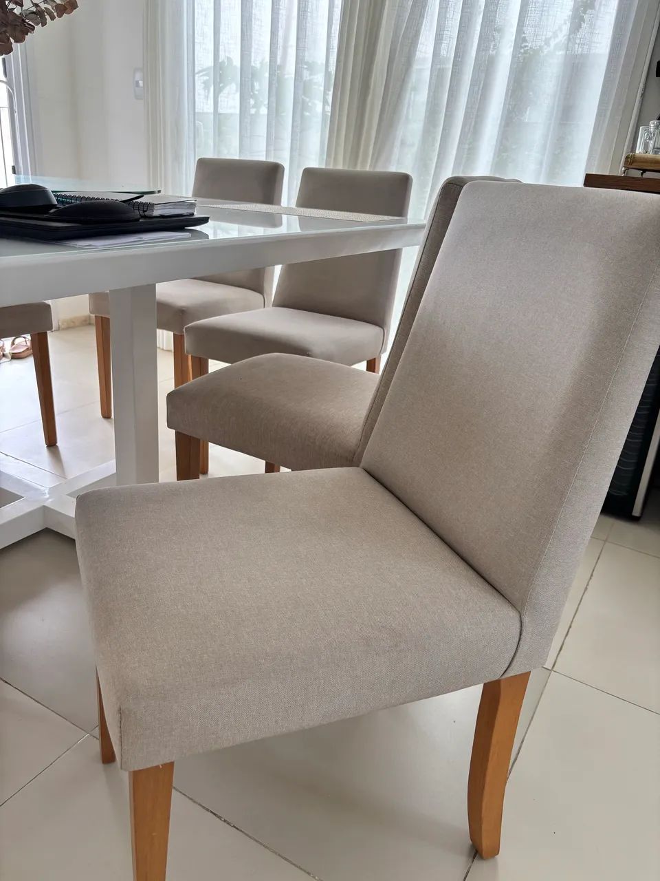 Vendo Mesa e Cadeiras seminovas - Foto 2