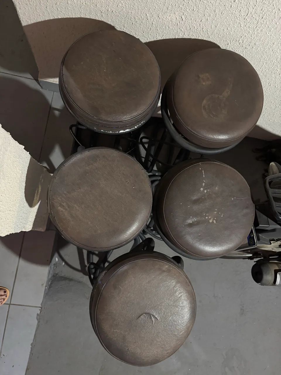 5 banquetas 