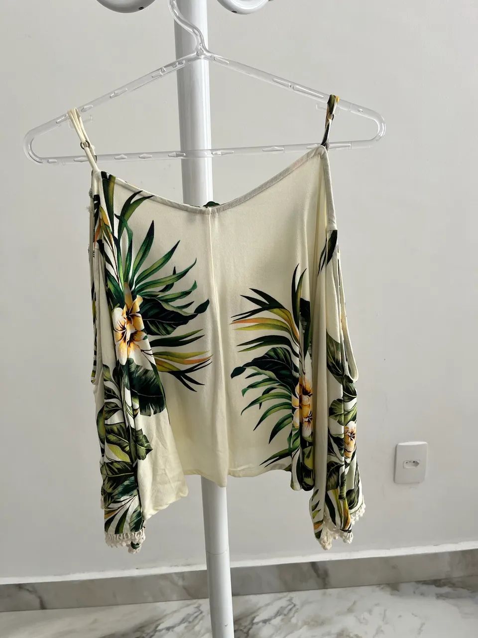Blusa estampado ombro de fora - Farm - Foto 2