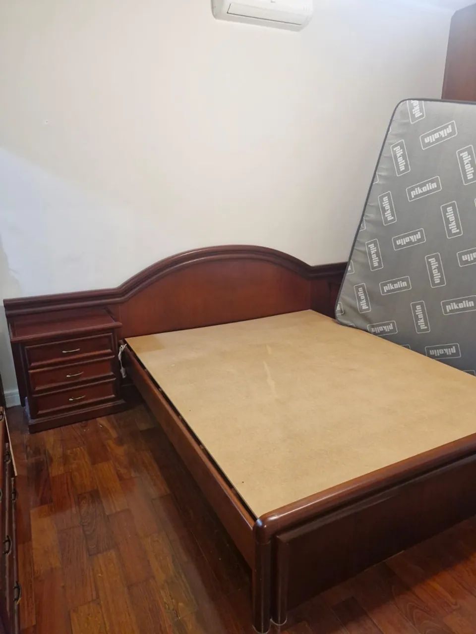 Conjunto Cama Casal com Mesas de Cabeceira e Cômoda 5 Gavetas - Foto 4