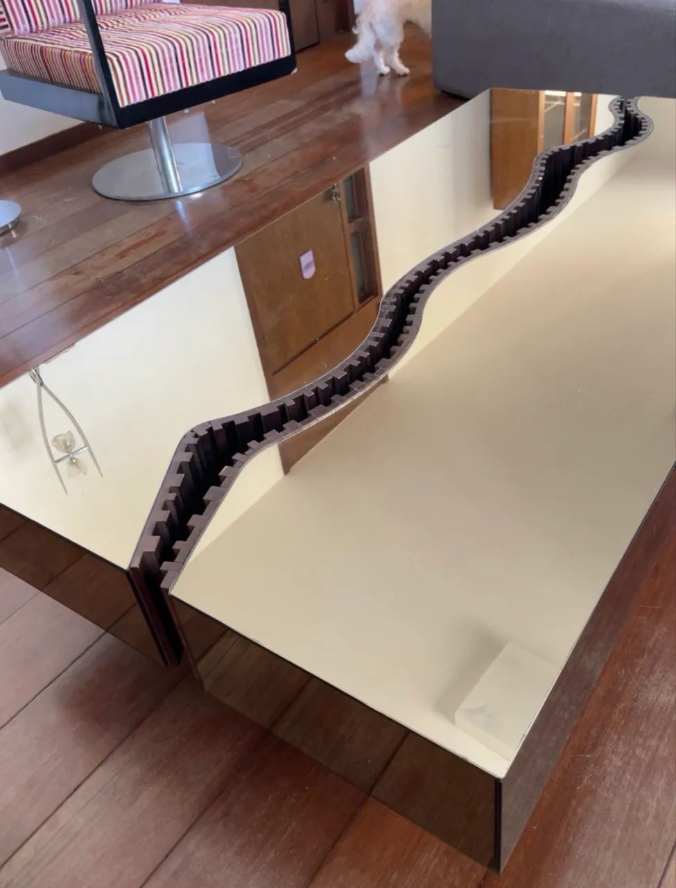 Mesa de espelho elegante em excelente estado