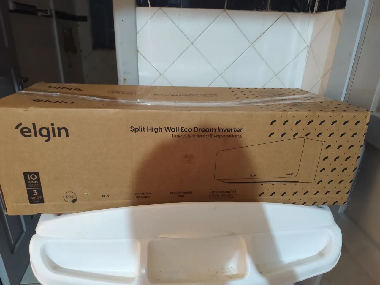 Ar condicionado novo na caixa.