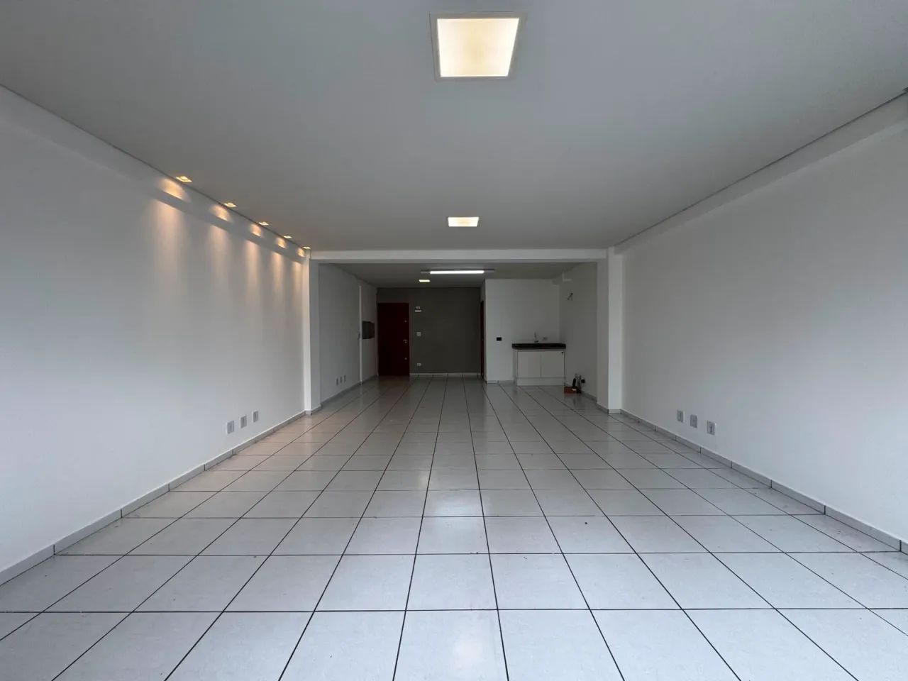 Sala comercial na Rua Santos Dumont com 53m² | Maringá-PR - Foto 3