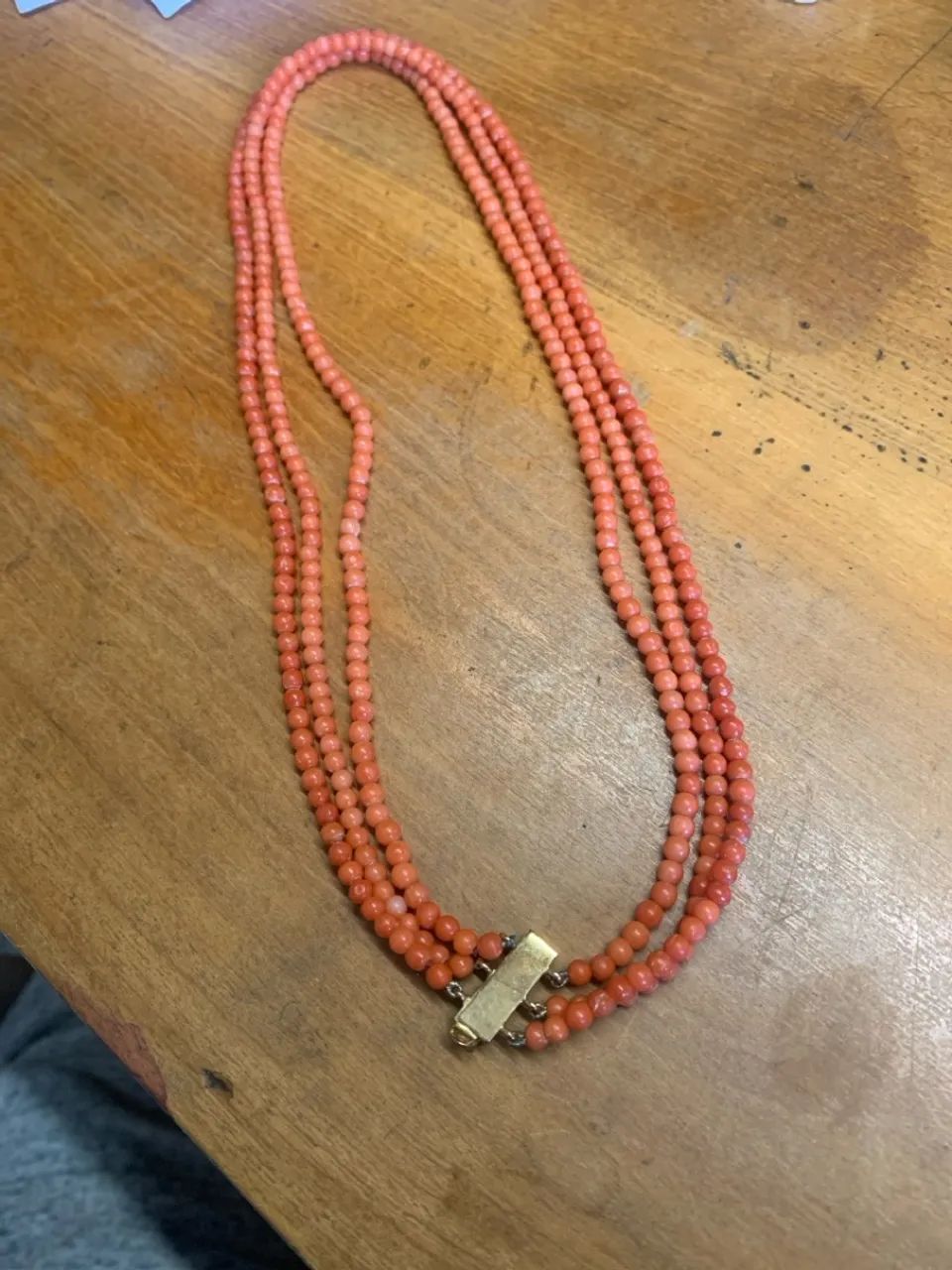 Colar de coral com fecho de ouro - Foto 2
