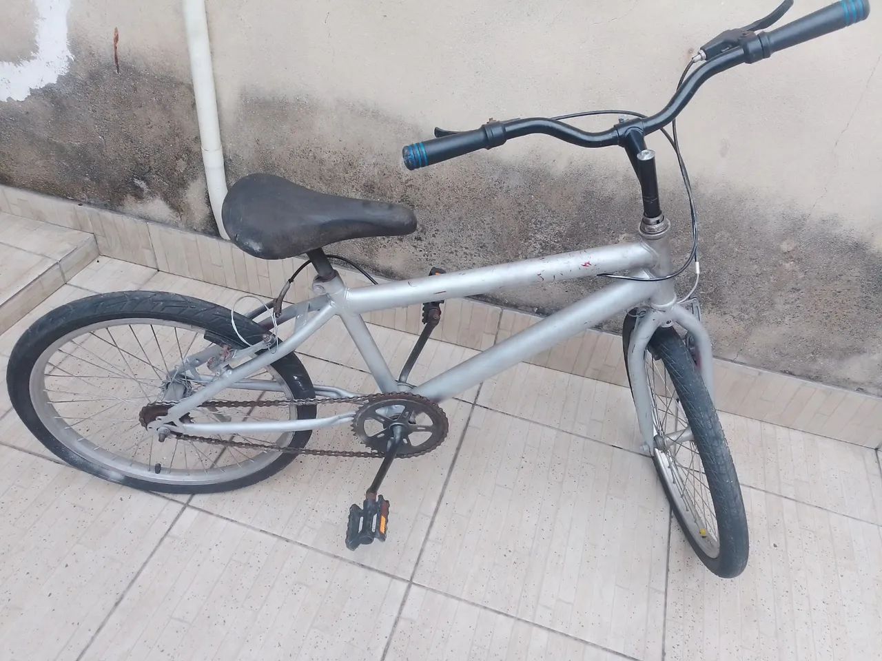 Bicicleta aro 20  bom estado - Foto 2