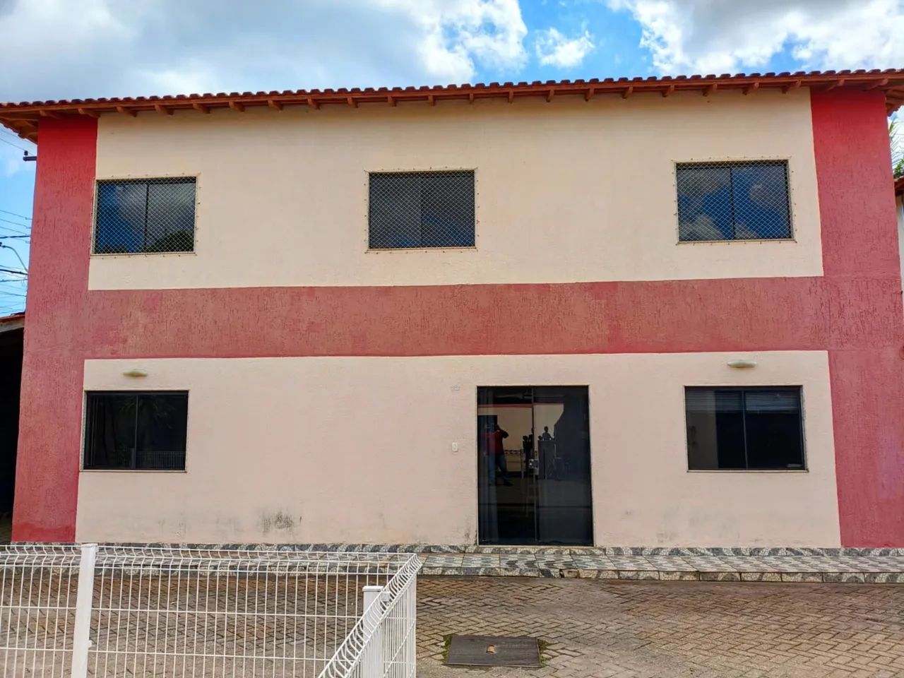 Lindo sobrado, excelente localização  - Foto 2