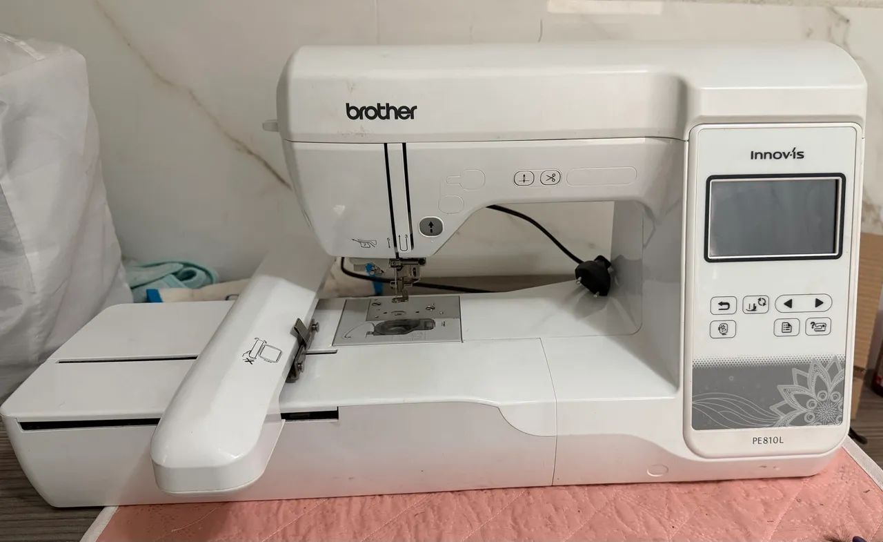 Maquina de bordar Brother 810 - Foto 2