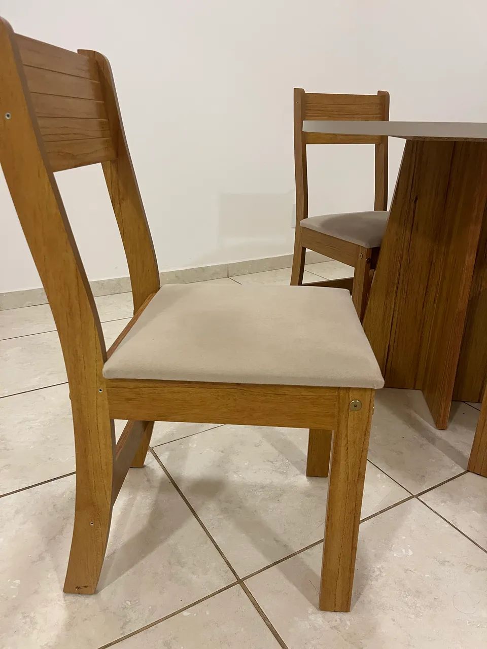 Mesa de Jantar com 4 Cadeiras Bege