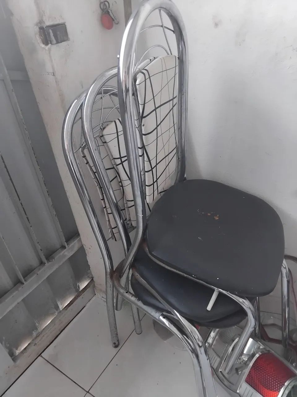 Vende se 4 cadeiras para reforma 