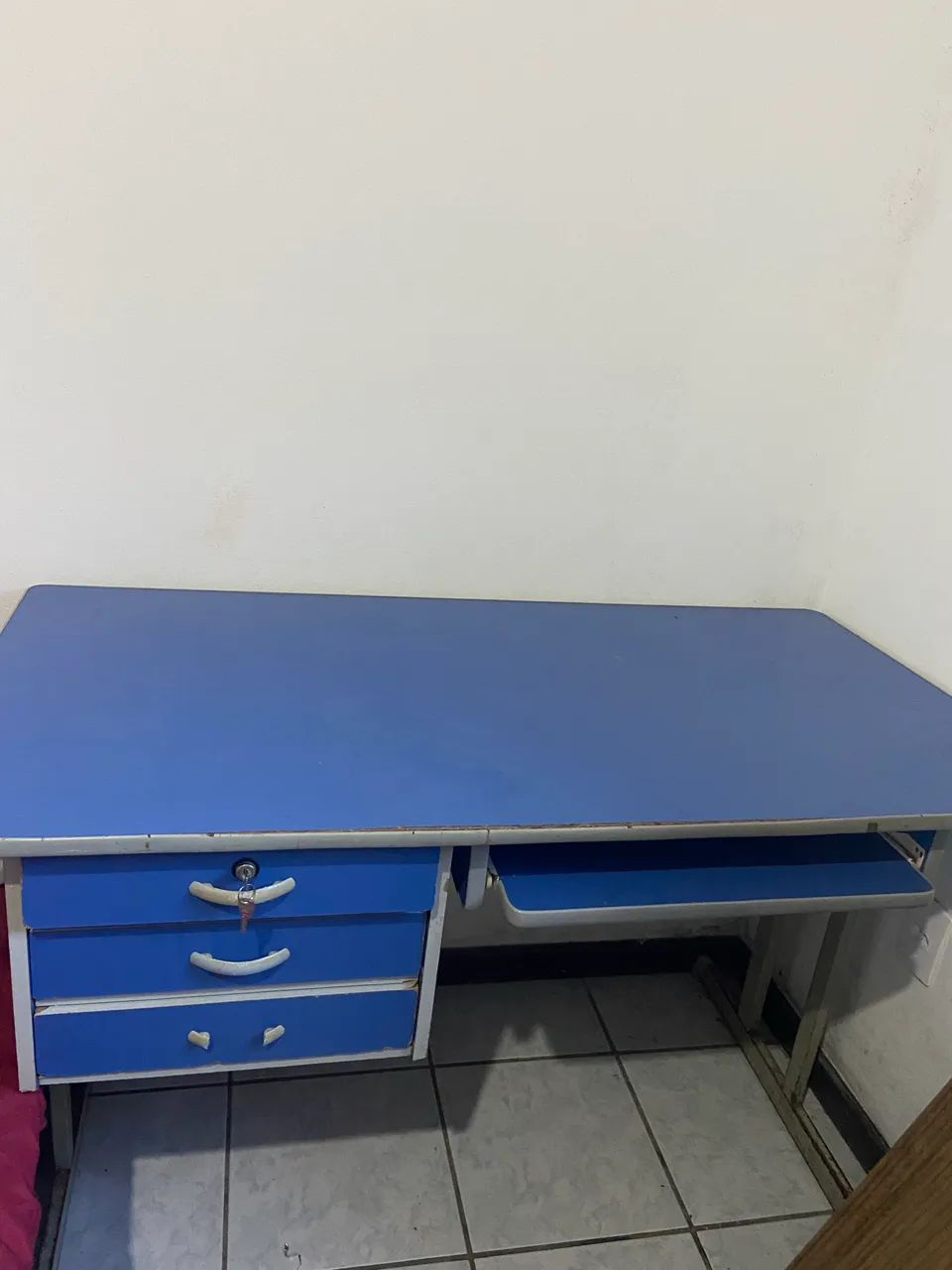 MESA DE ESCRITÓRIO / ESTUDOS