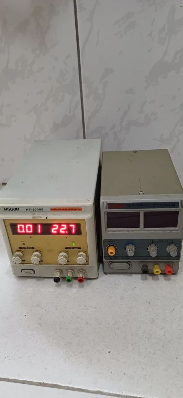 2 fontes de bancada