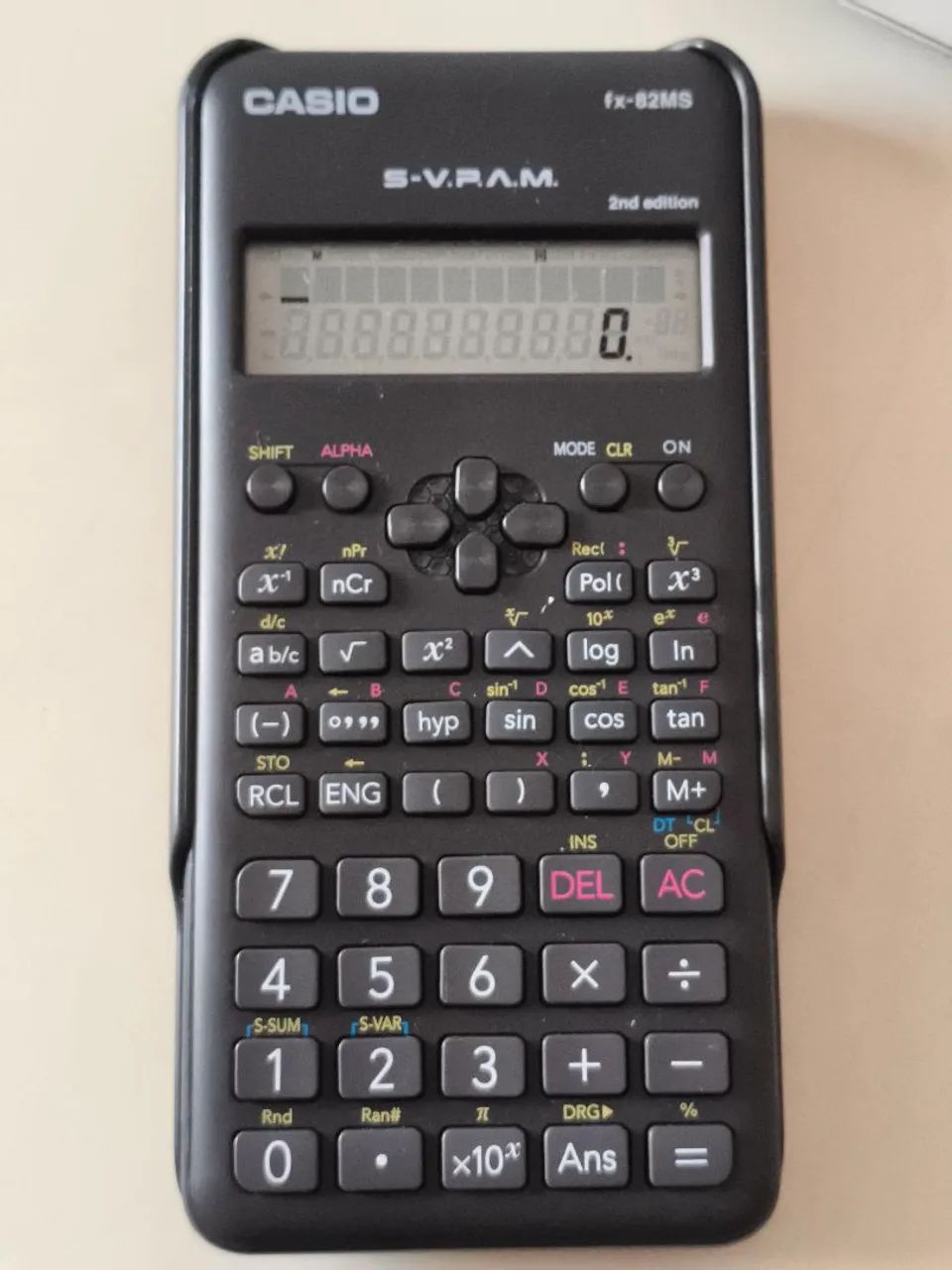 Calculadora Científica CASIO fx-82MS