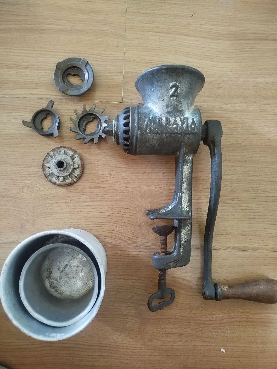 Antigo e raro moedor de carne Moravia n2
