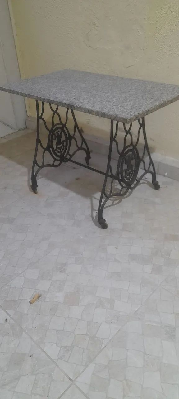 Mesa base singer com granito