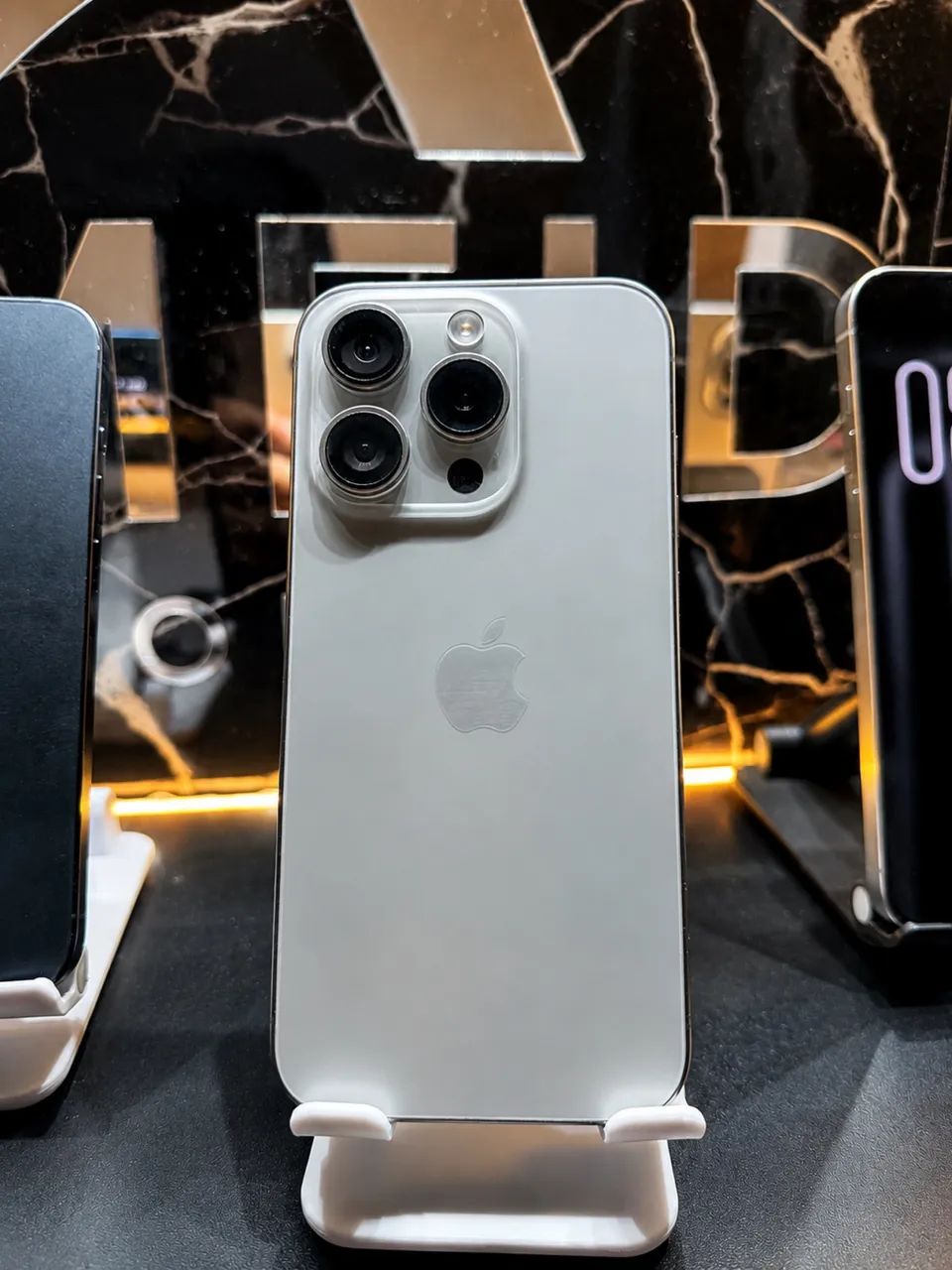 iPhone 15 Pro 128 GB Extremamente Novo