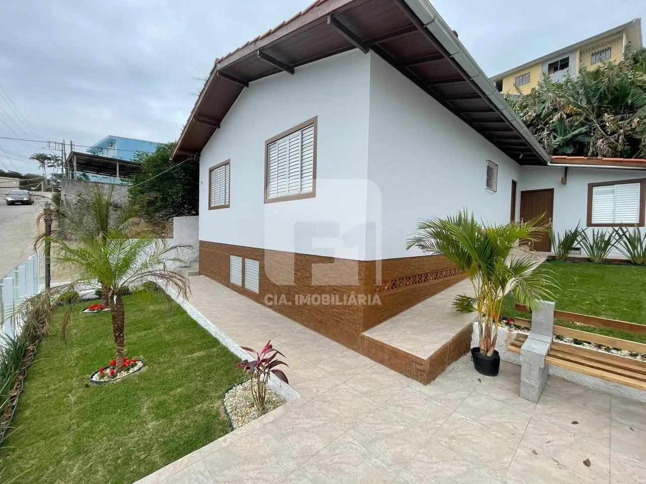 Casa de 3 quartos semi mobiliada na Trindade