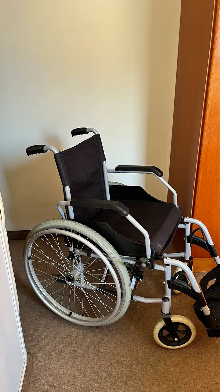 Cadeira de Rodas - Foto 2