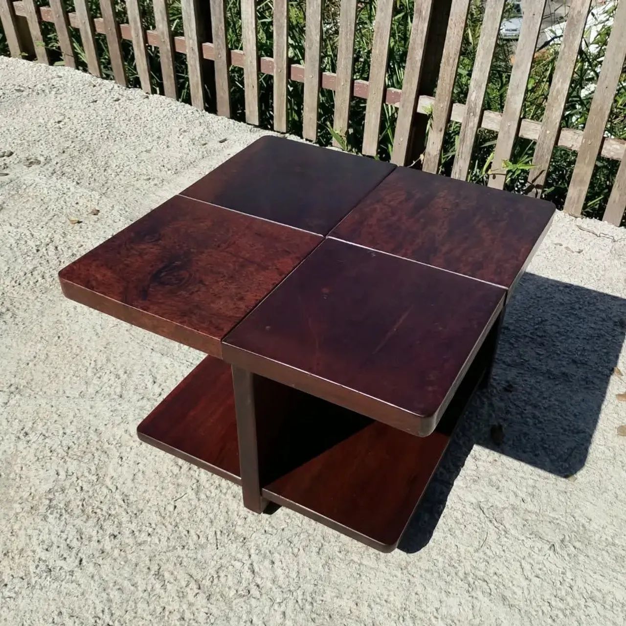 Mesa de apoio em jacarandá 