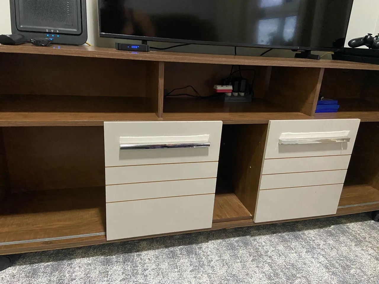Rack para TV com rodinhas