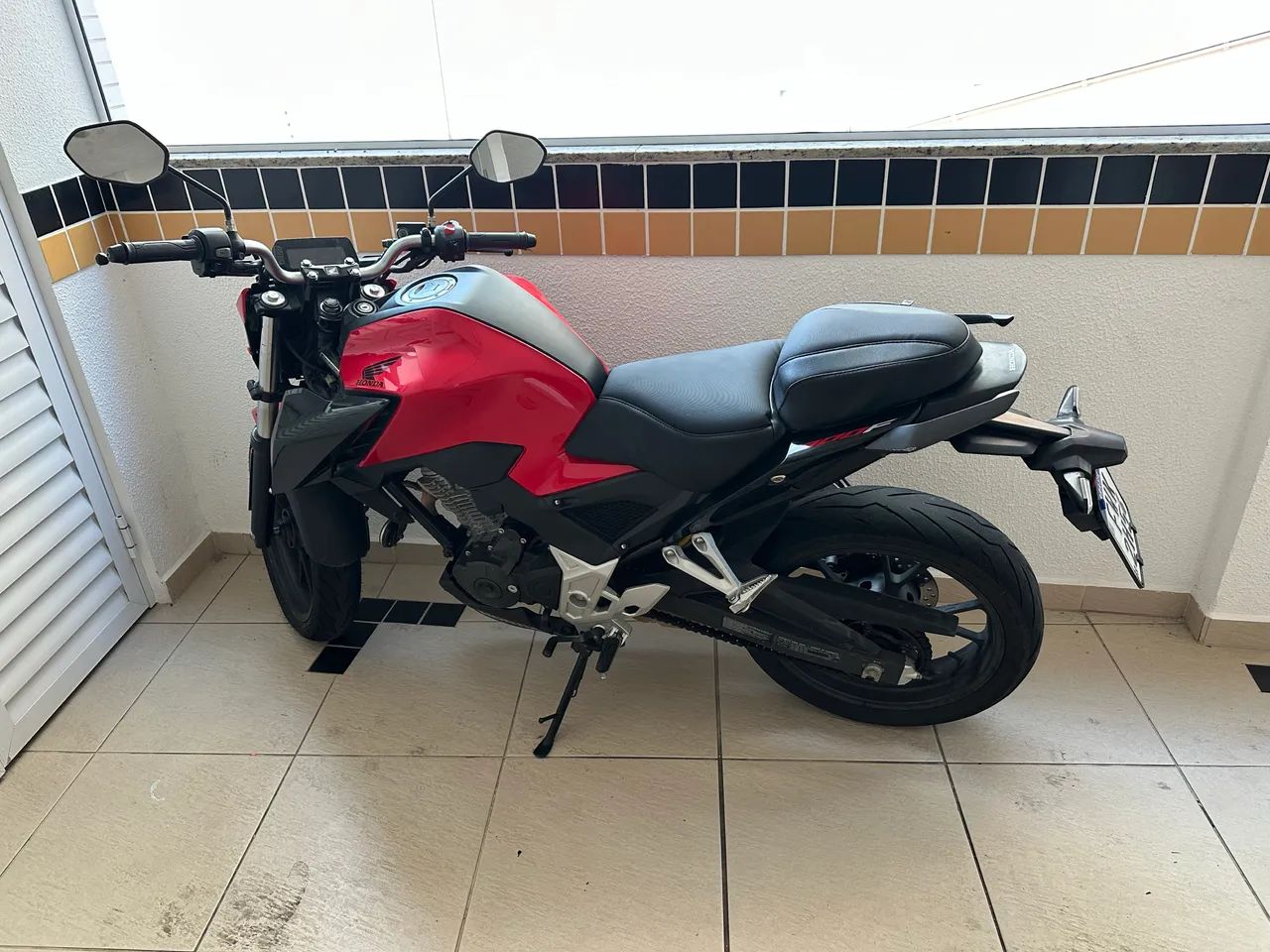 CB 300F