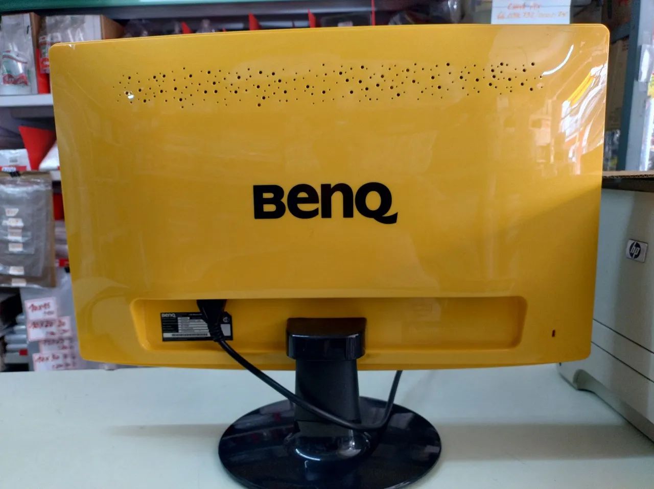 Monitor Benq para jogos e Pc cor amarela  - Foto 2