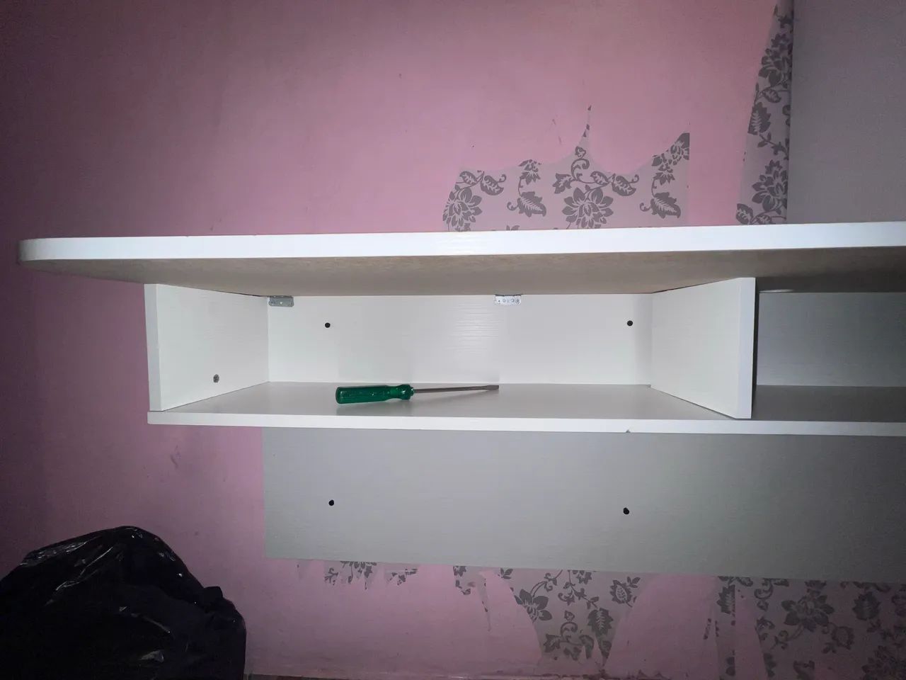 ESCRIVANINHA SUSPENSA BRANCA COM NICHOS - Foto 3