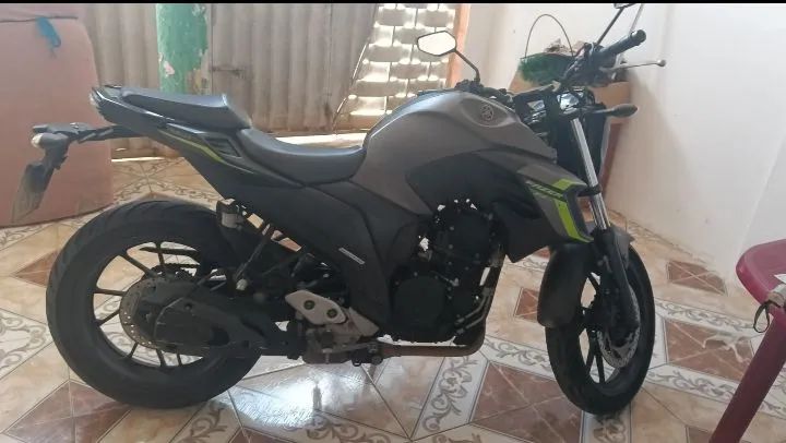 Fazer 250cc. Cor cinza e verde. - Foto 2