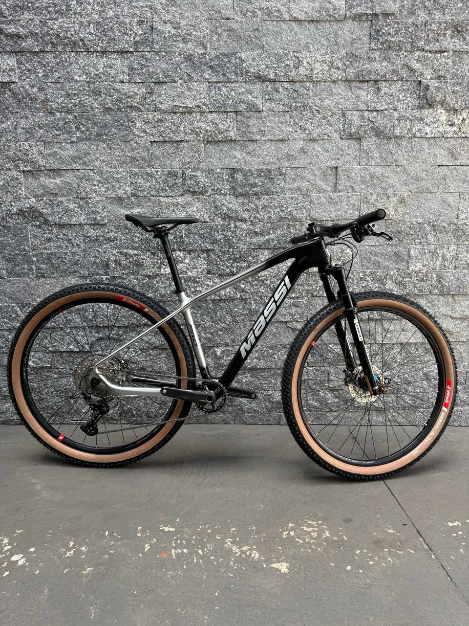 Bicicleta  MTB Massi Carbon