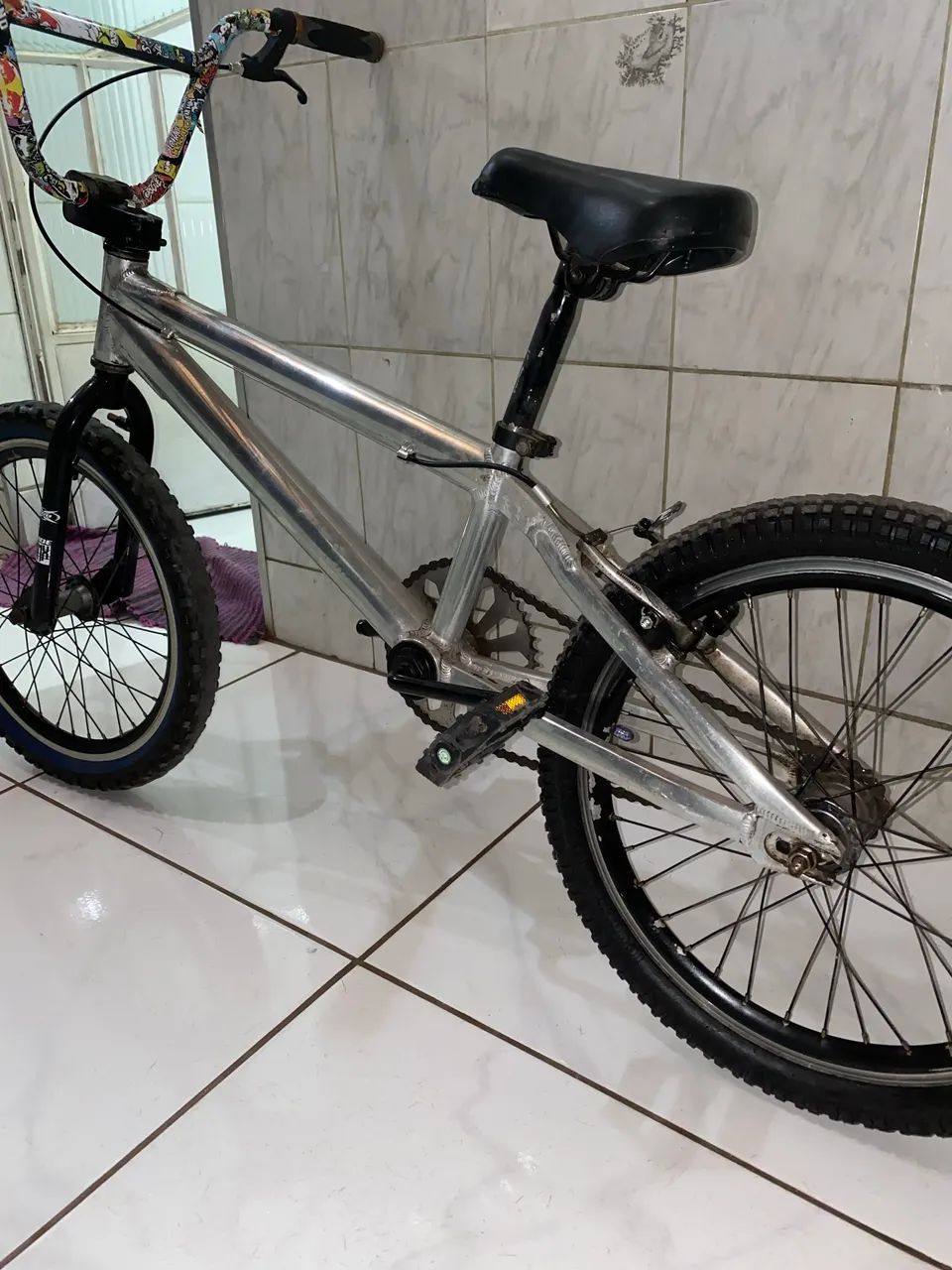VENDO BICICLETA ARO 20 QUADRO DE ALUMÍNIO  - Foto 2