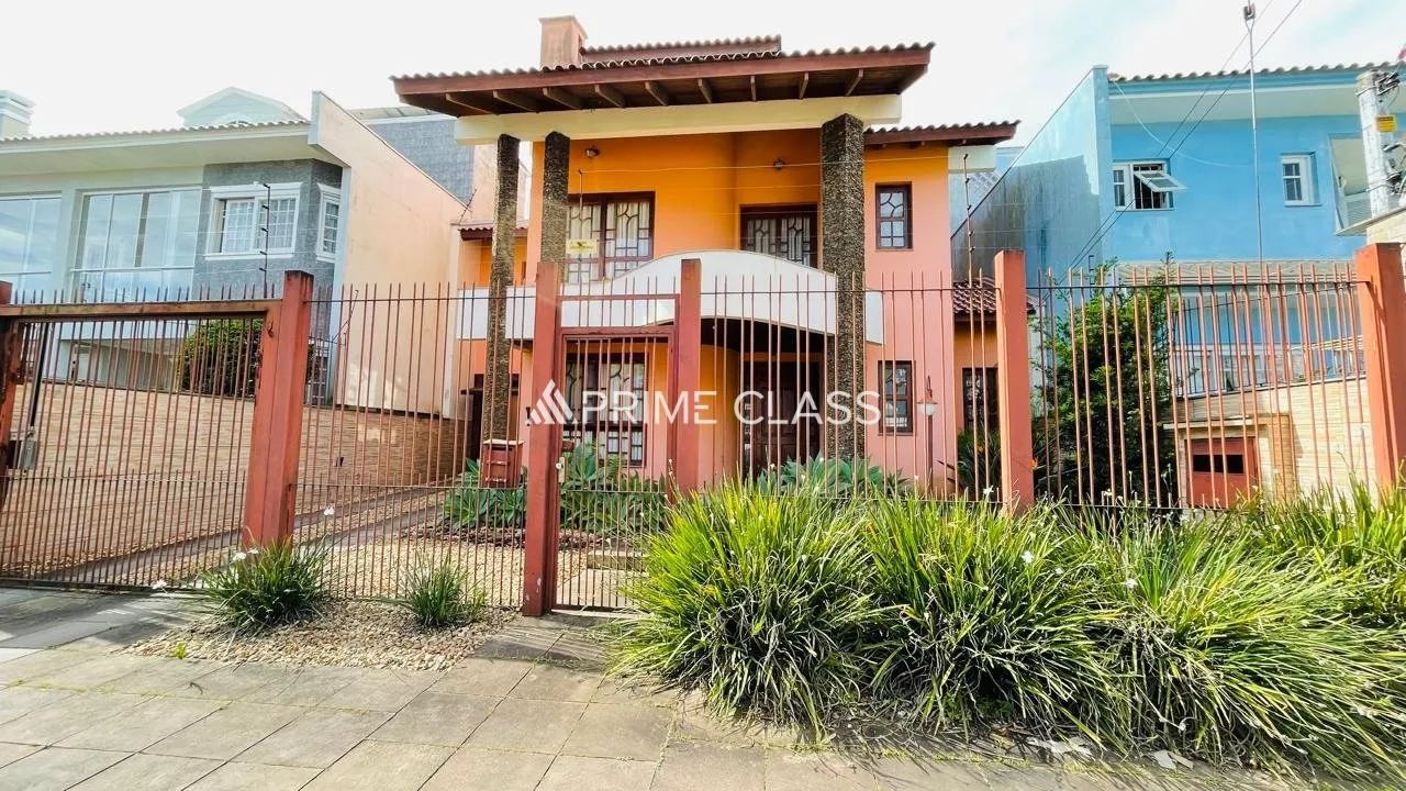 Sobrado á venda com 3 dormitórios no Bairro Jardim do Lago/ Canoas RS.