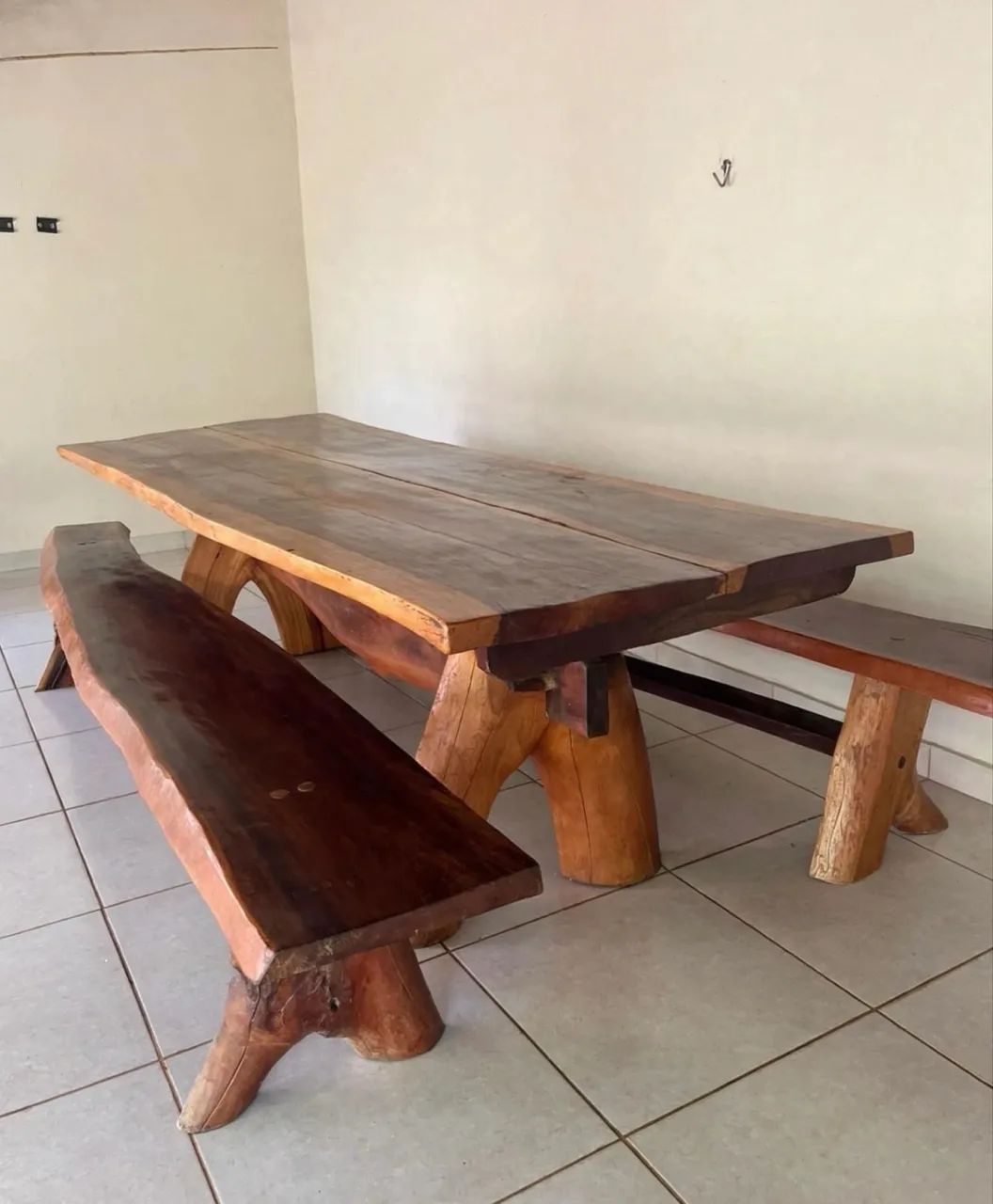 VENDE-SE MESA DE MADEIRA MACIÇA  - Foto 2