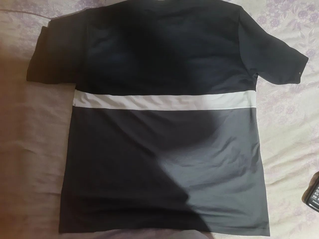 Camisa preta, branca e cinza gg - Foto 2