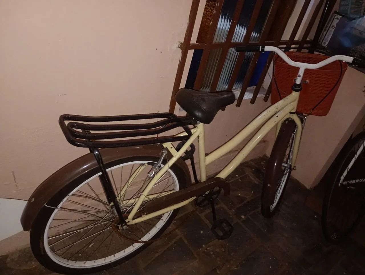 Bike Aro 26 com cestinha e garupa