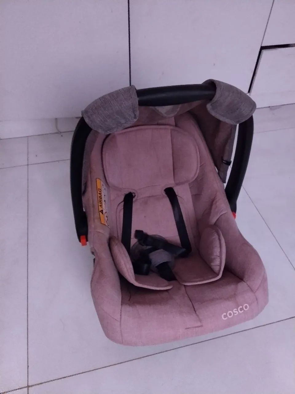Kit Carrinho de Bebê + Bebê Conforto Cosco Reverse (Rosa/Cinza) - Ótimo Estado - Foto 4